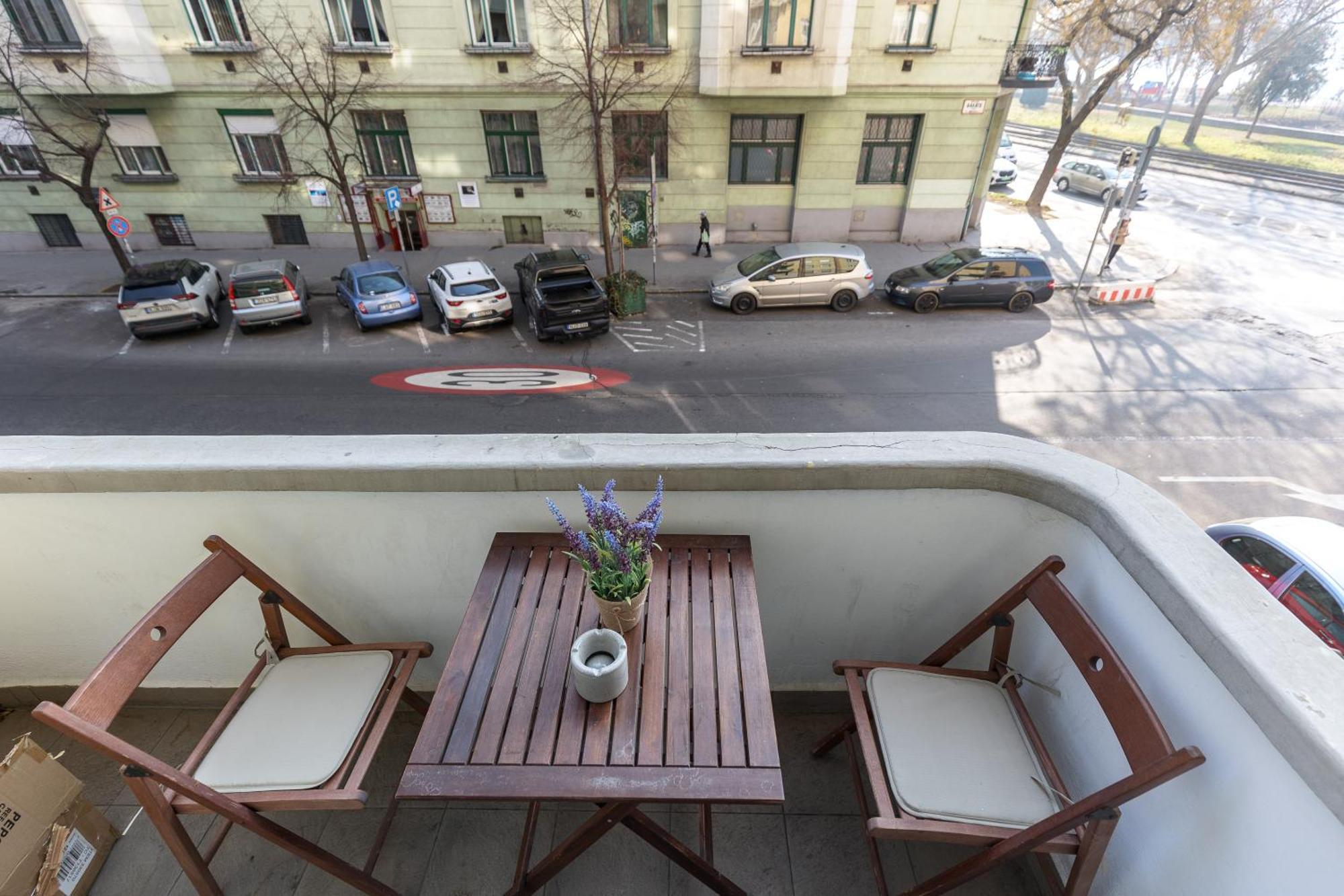 Bright & Spacious Riverside Apartment With Balcony Будапешт Экстерьер фото