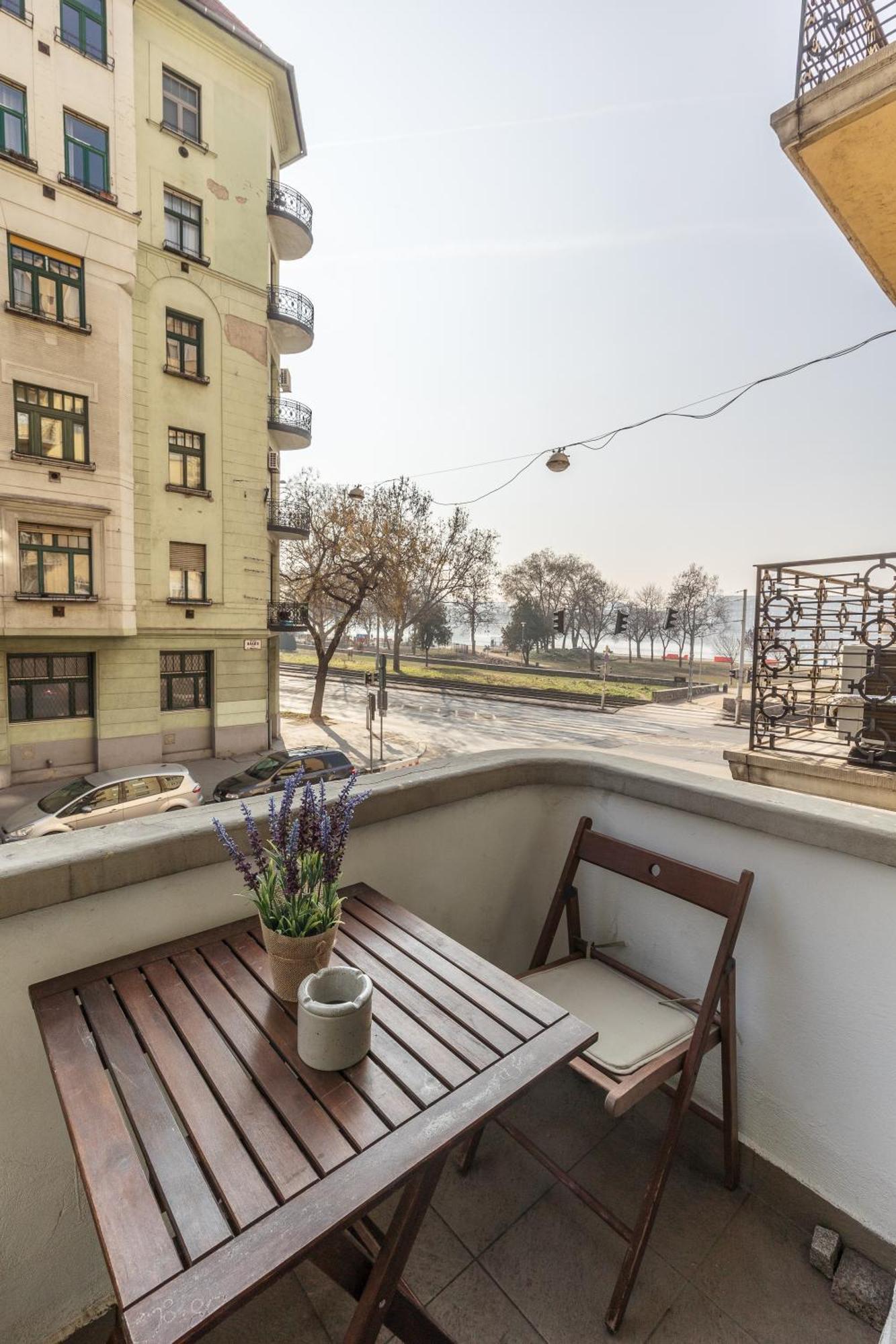 Bright & Spacious Riverside Apartment With Balcony Будапешт Экстерьер фото